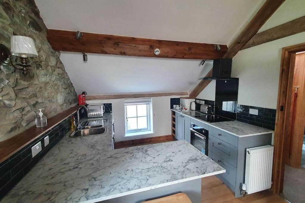 The Hayloft Llwyndu Apartment บาร์มัธ ภายนอก รูปภาพ